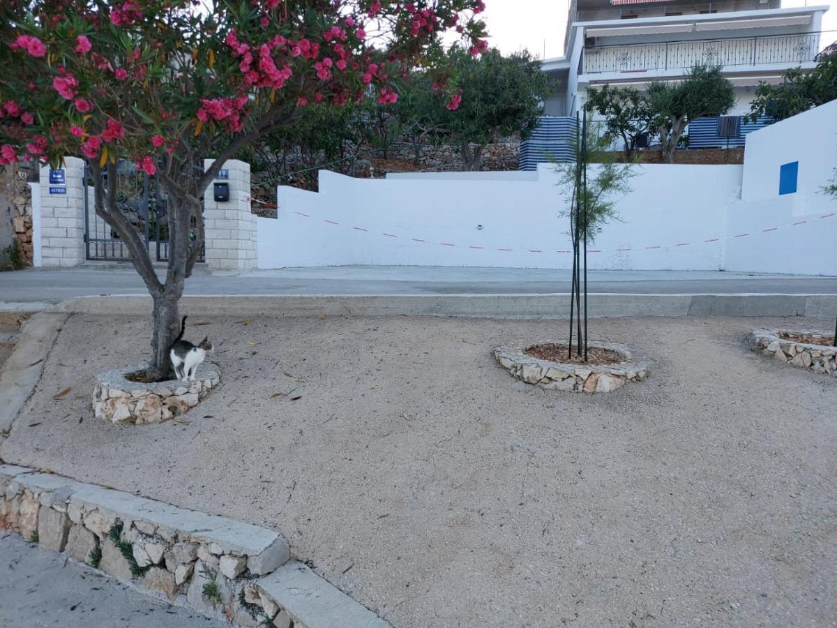 Apartment Astrid 5 M From Beach Vinisce Exterior photo