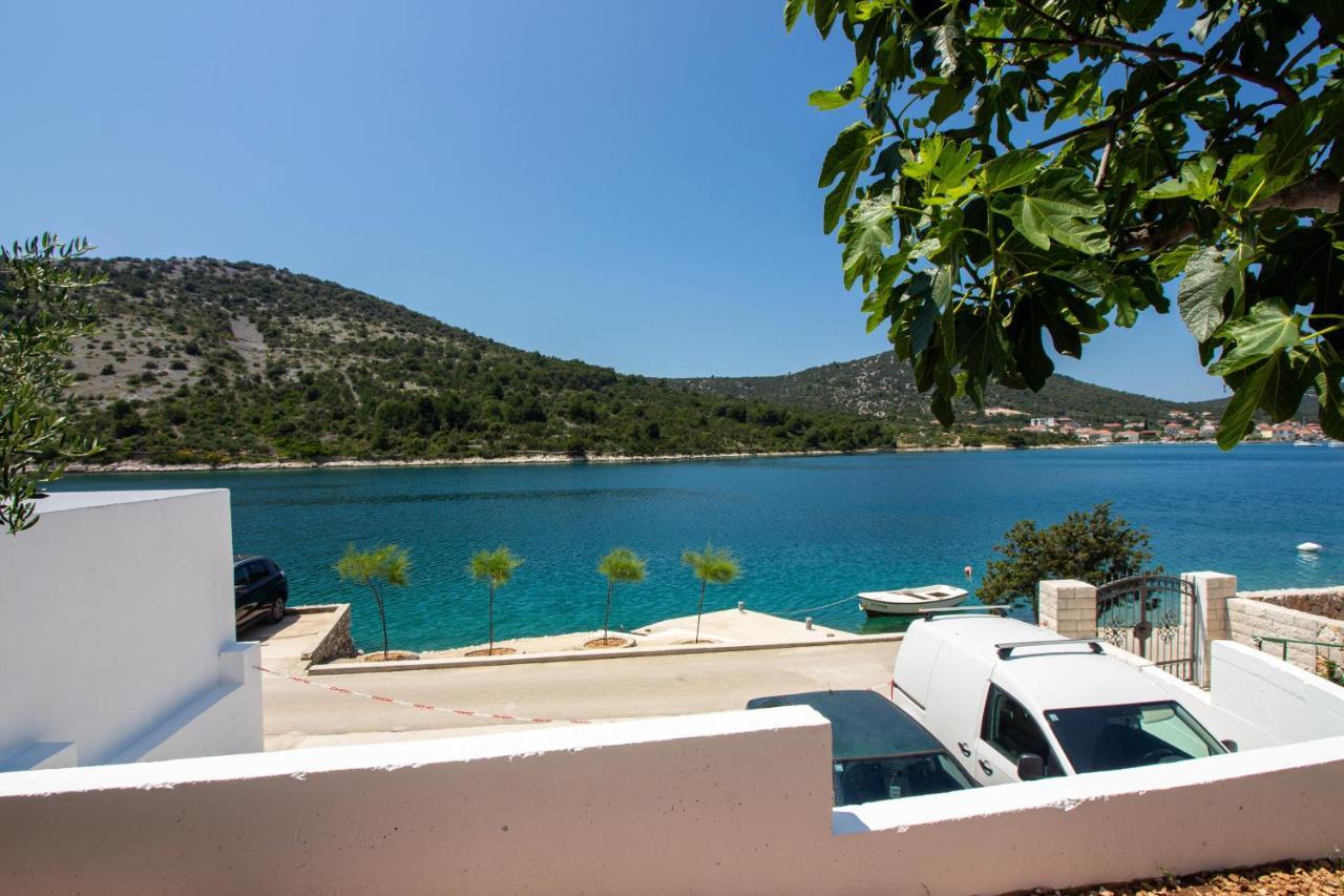 Apartment Astrid 5 M From Beach Vinisce Exterior photo