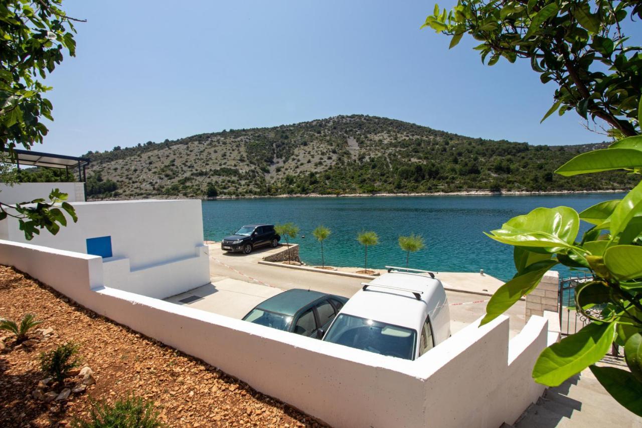 Apartment Astrid 5 M From Beach Vinisce Exterior photo